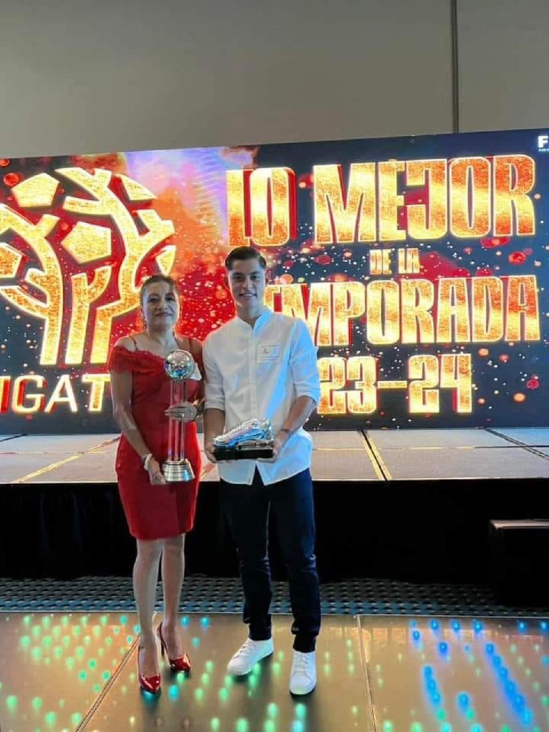 Reconocen el ascenso de CDY y al campeón goleador del sector 7