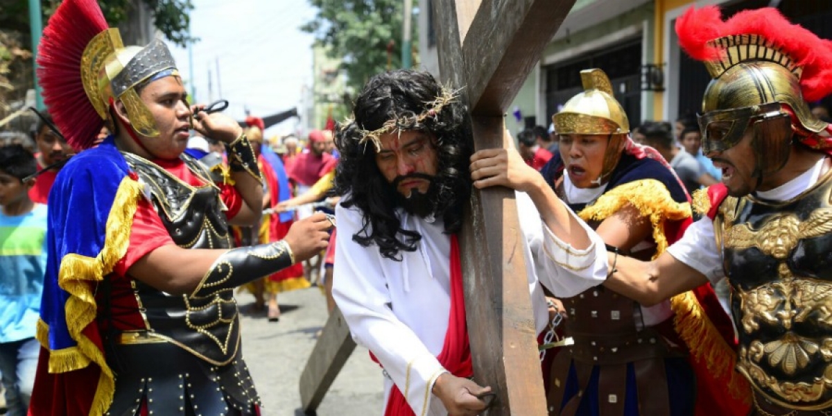 Llevan a cabo representación de la Pasión de Cristo en Ocotepec