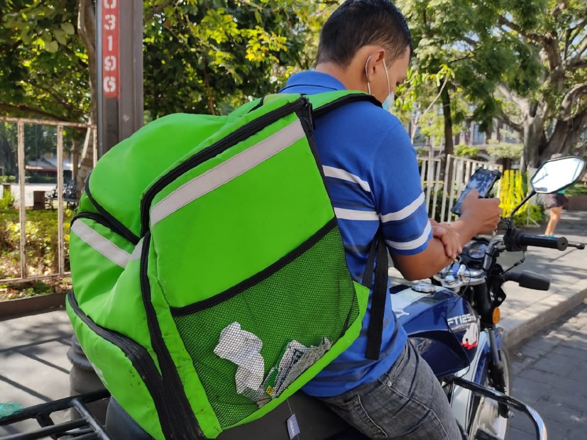 Lo despidieron de su empleo; ahora reparte comida