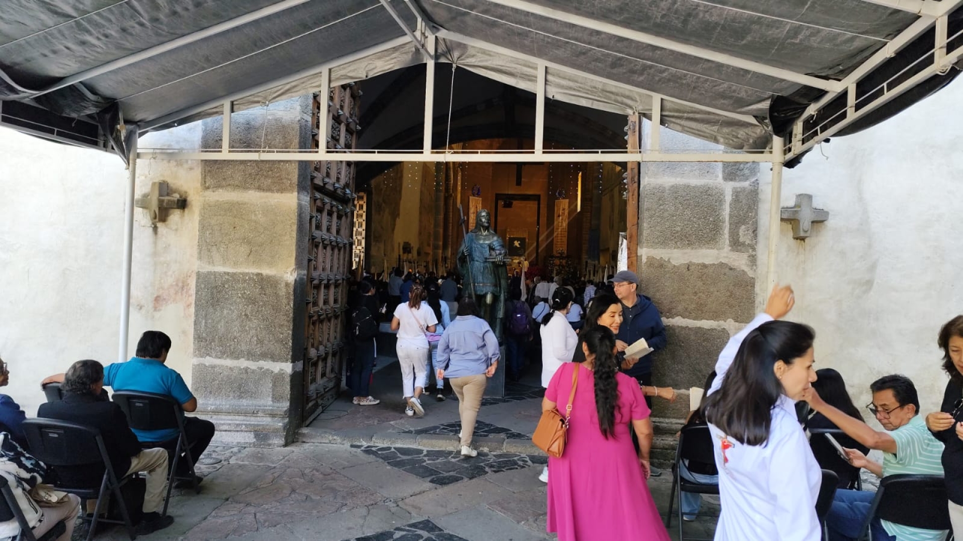 Gran afluencia de visitantes a catedral de Cuernavaca en penúltimo día del año