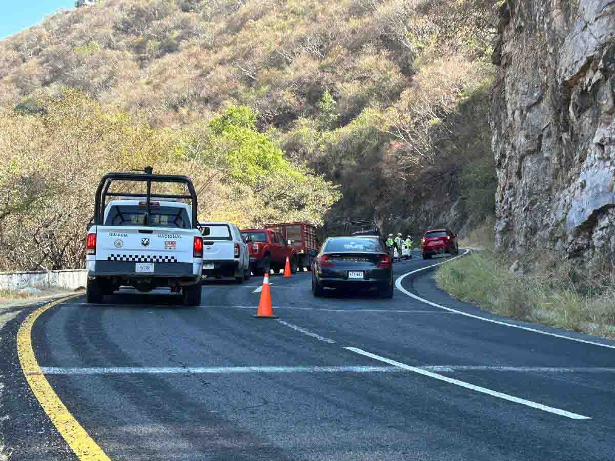 Fallece motociclista al derrapar