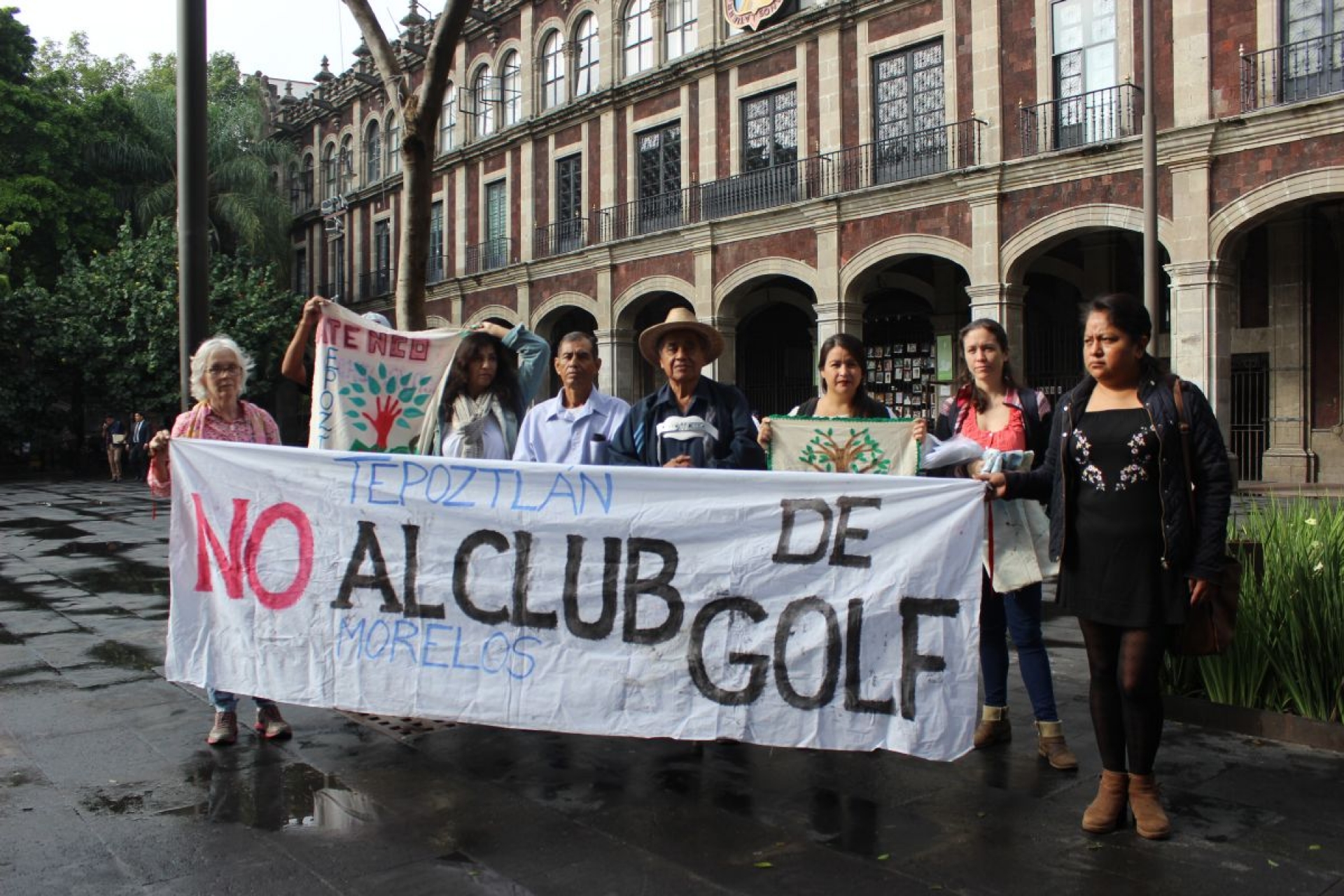 Suspenden, por costoso, contrato para limpiar la plaza de armas