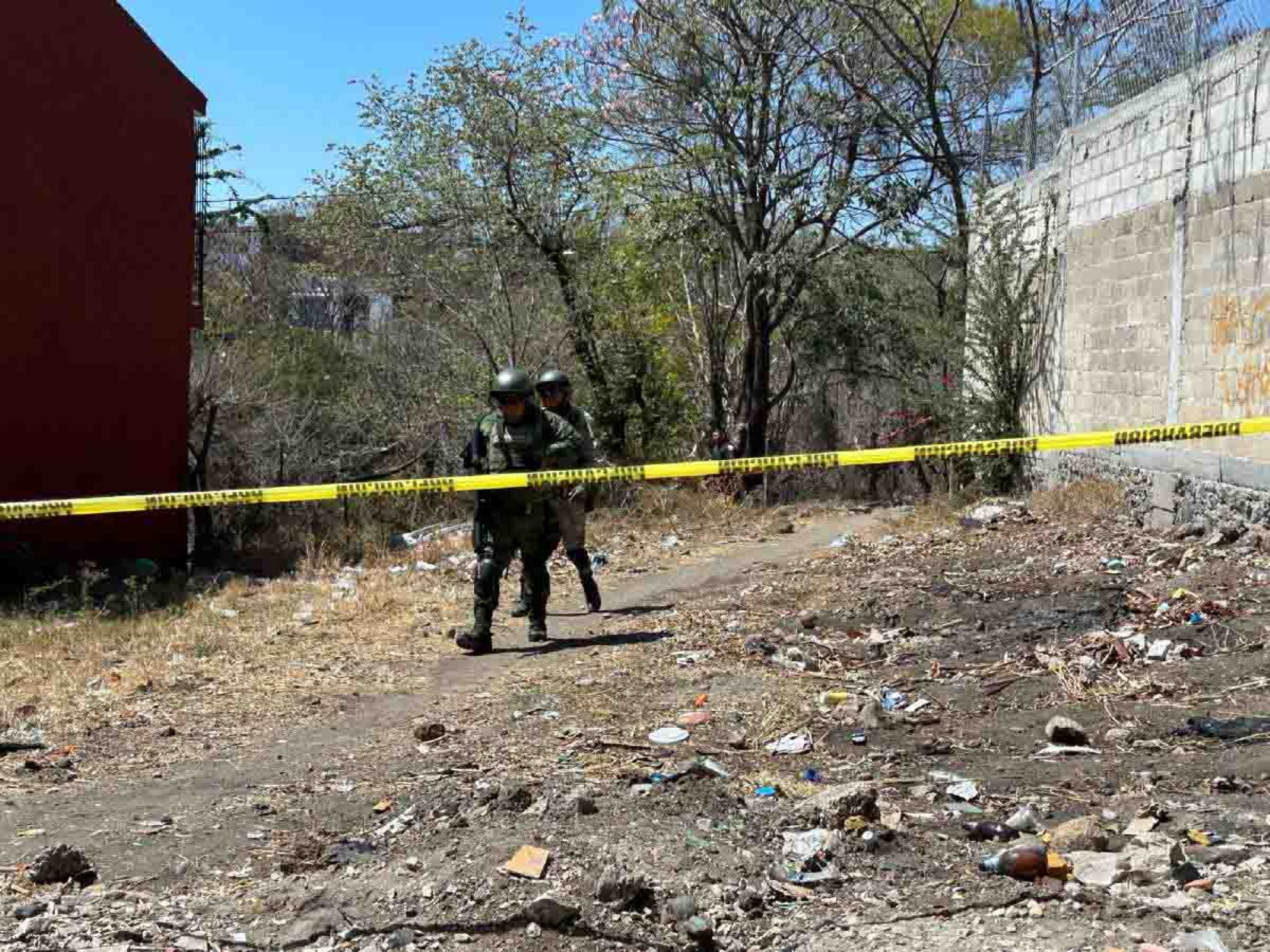 Abandonan a un individuo sin vida en un baldío