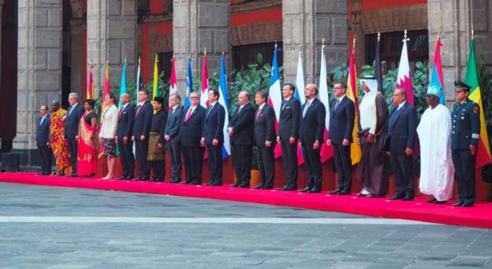 Mientras empresarios “asustan”, embajadores extranjeros confirman que mantendrán inversiones en México