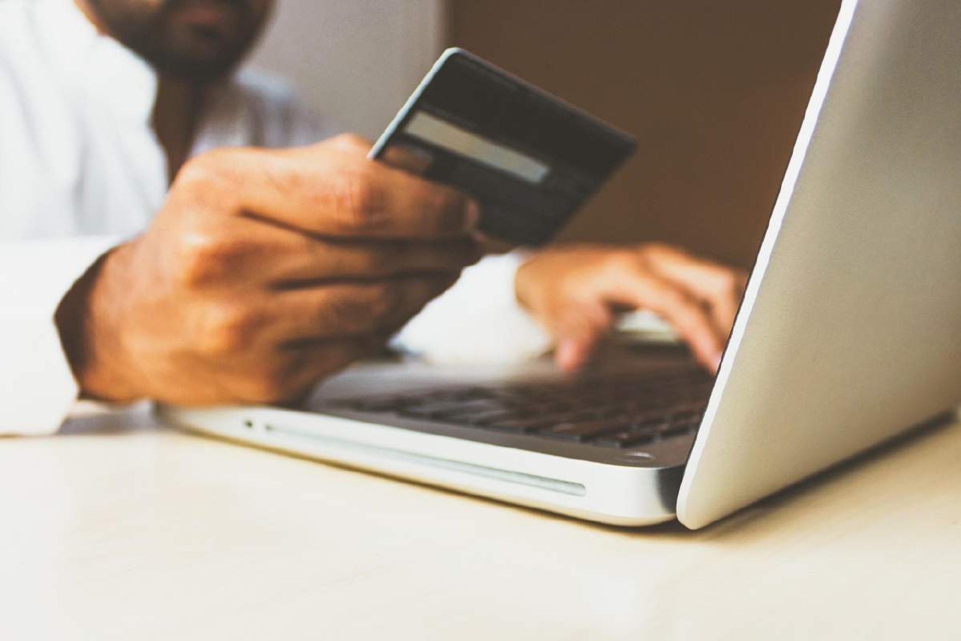 Buscan más regulación para empresas de comercio electrónico