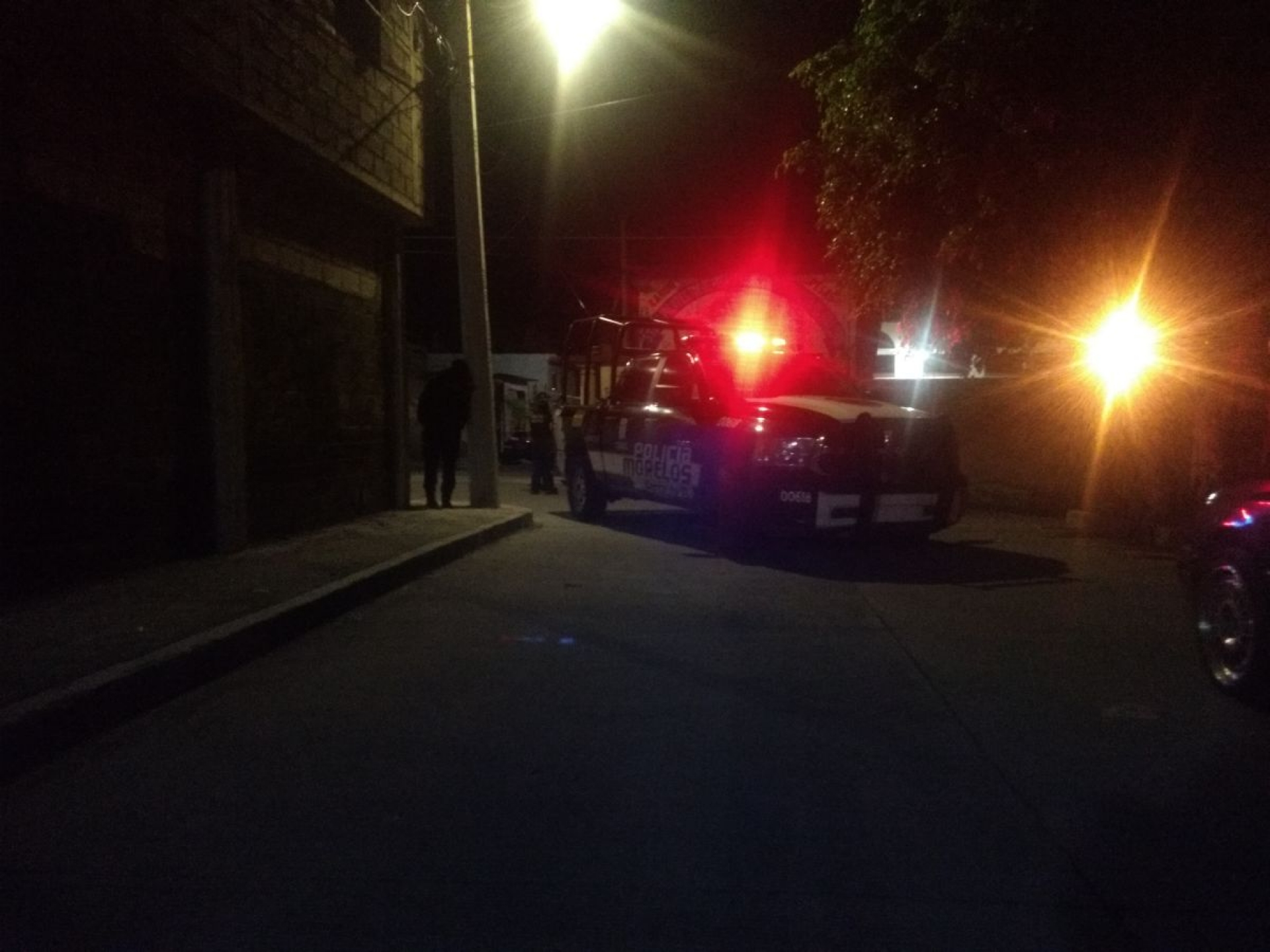 Acribillan a un taxista frente a su familia