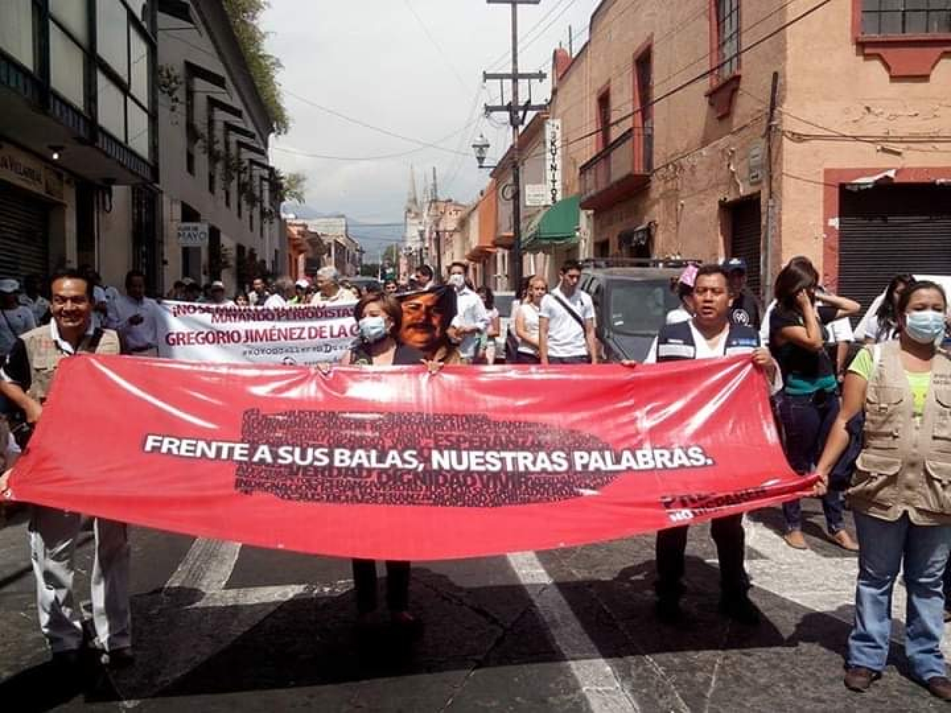 Van contra los reporteros