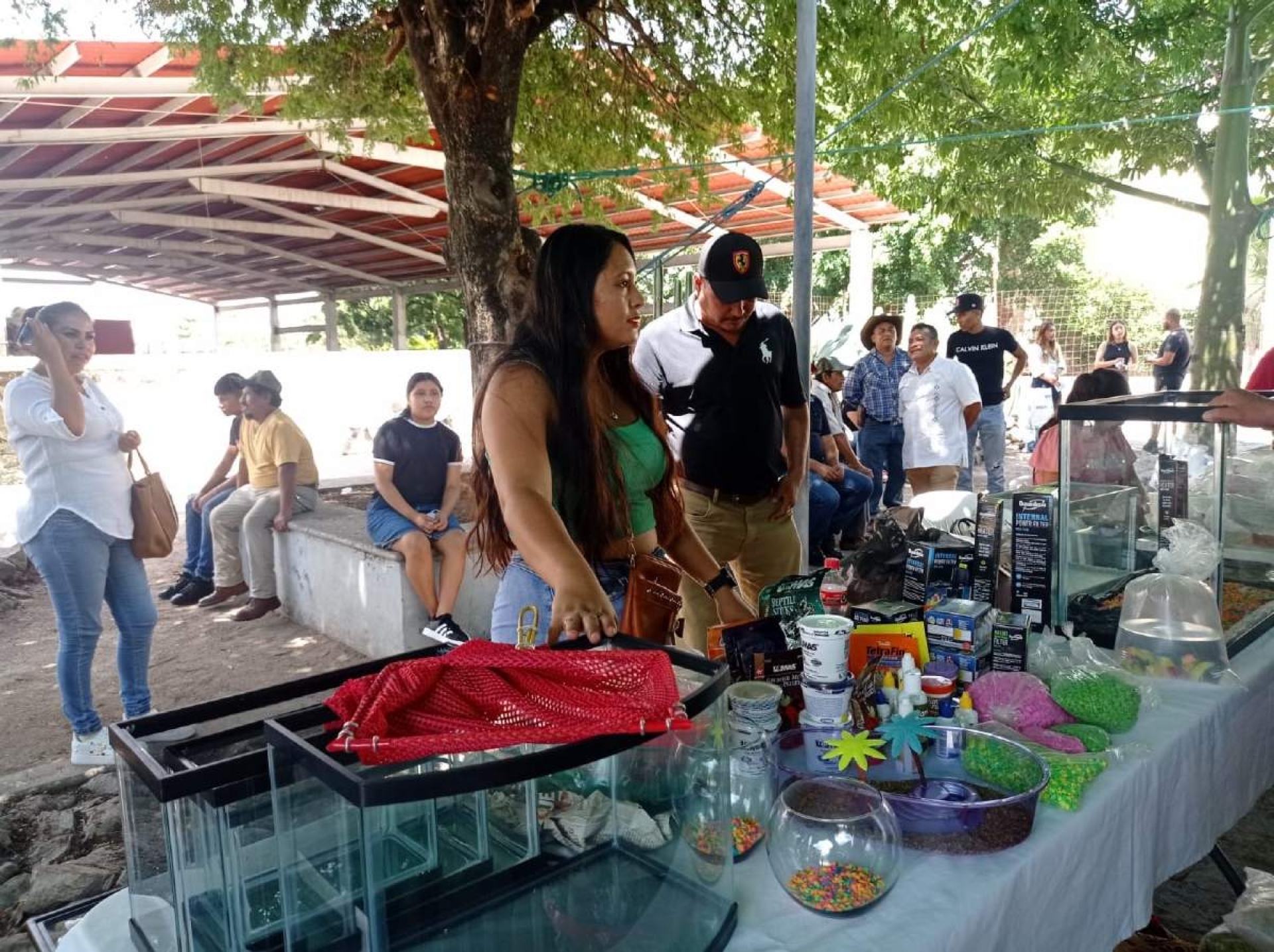 Cumple dos años el tianguis de peces de ornato en Chinameca