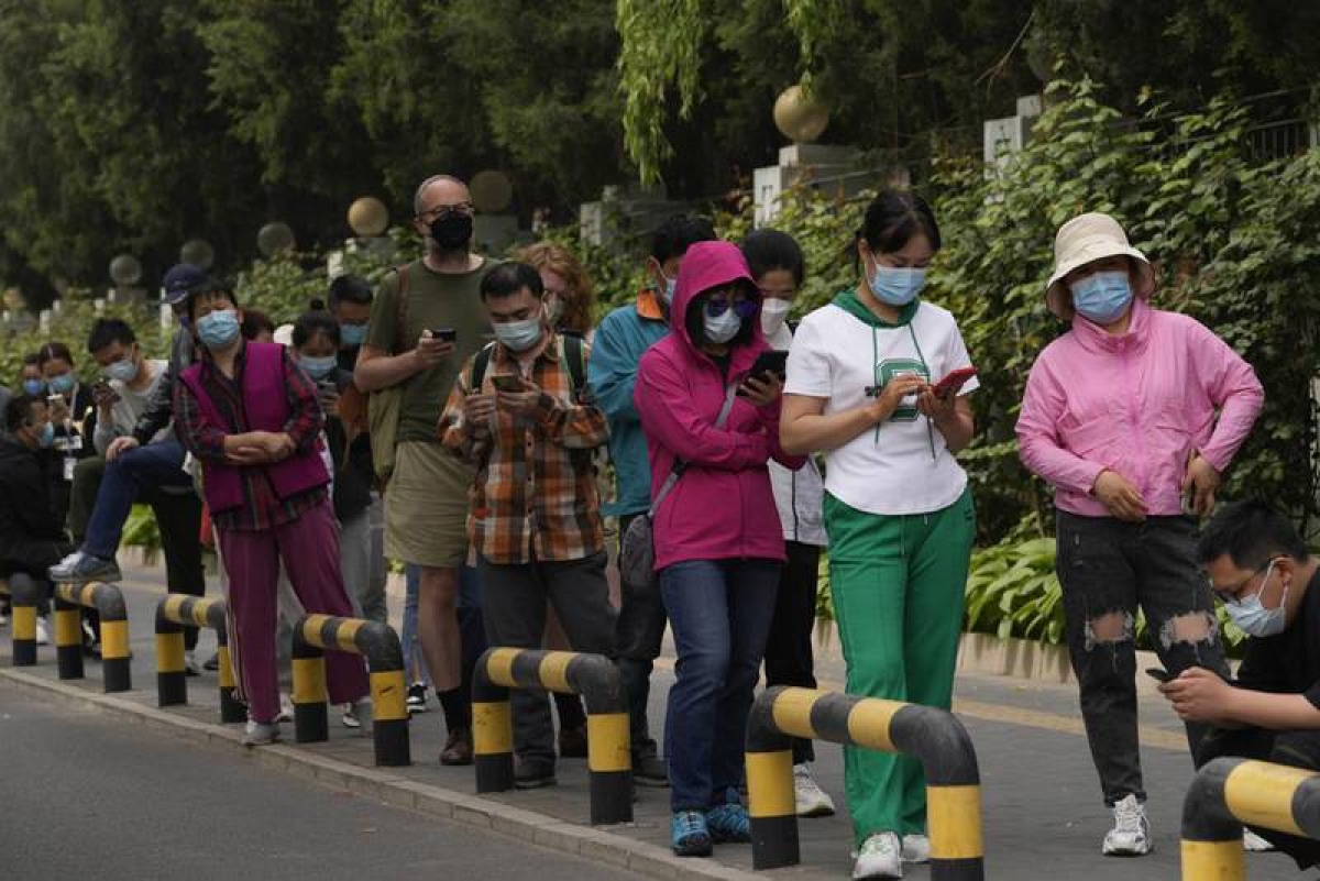 Beijing vuelve a los confinamientos ante nuevo brote de COVID