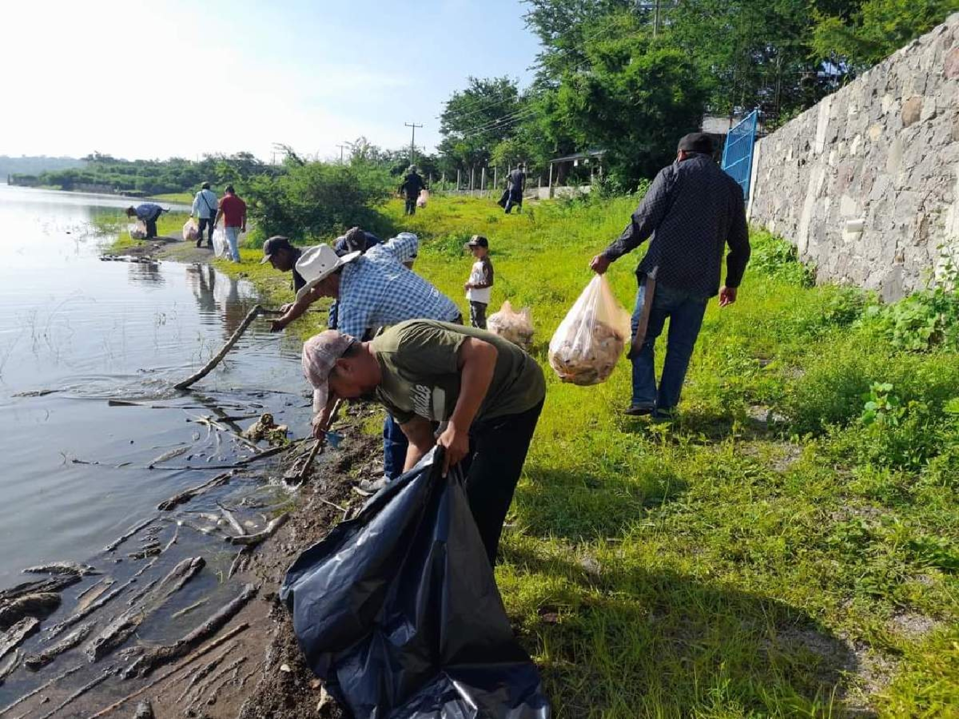 Reiteran pescadores llamado a no tirar basura en lagunas