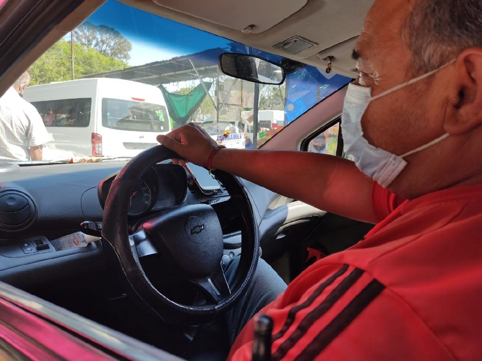 Pasajeros se molestan cuando se les pide usar cubrebocas