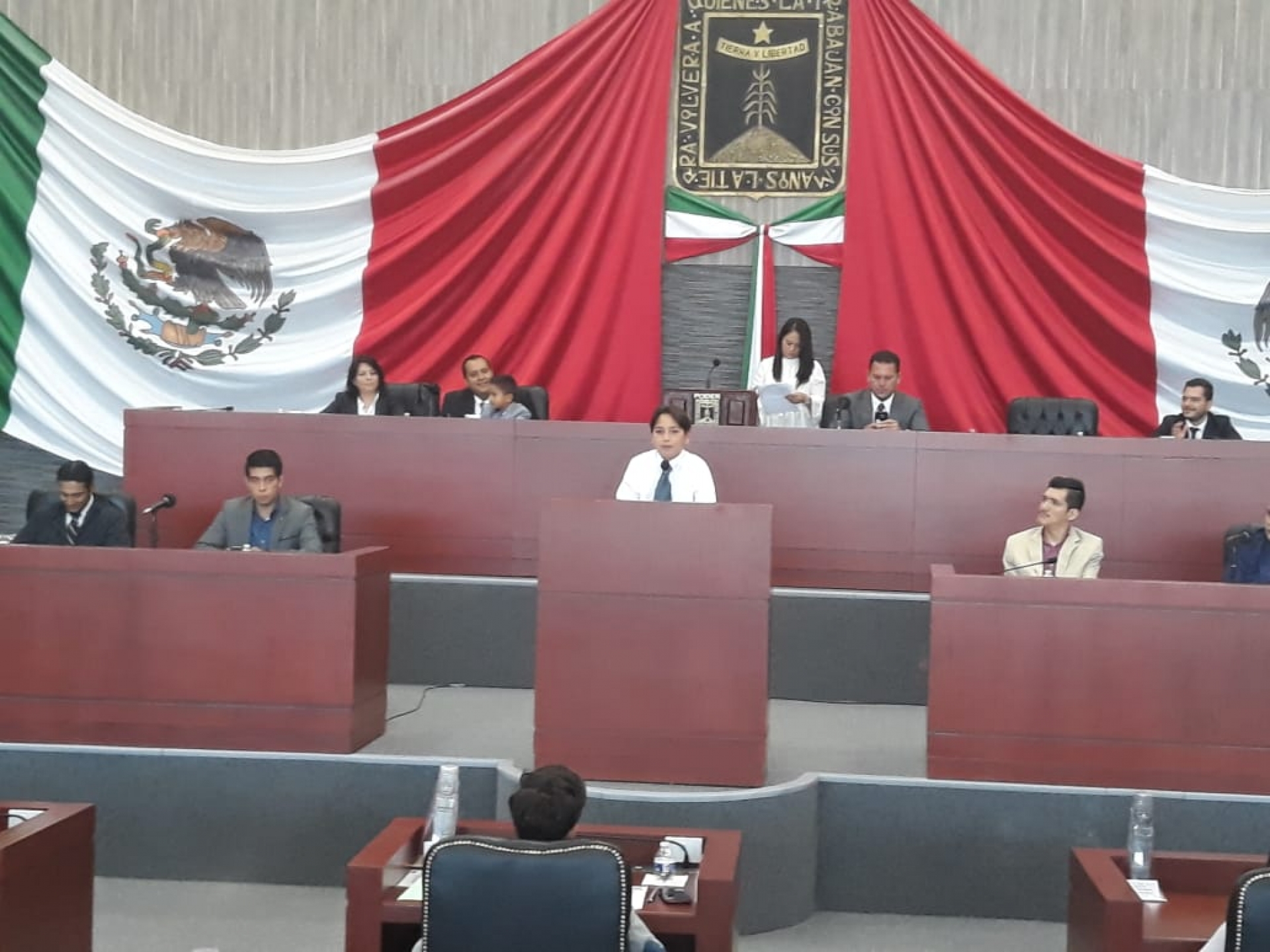 Julio Yáñez lleva el nepotismo a todos los ámbitos del Congreso