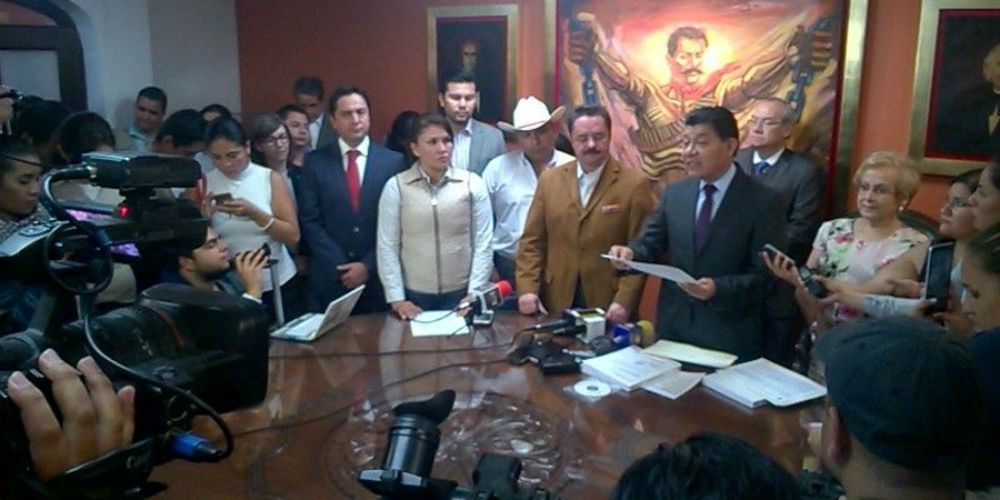 Entrega Quiroz Medina al Congreso el tercer informe de gobierno