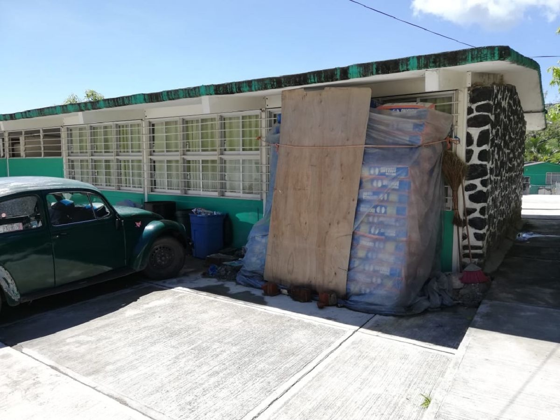 Denuncian abandono de labores de reparación en primaria de Coatlán del Río dañada por el 19-S