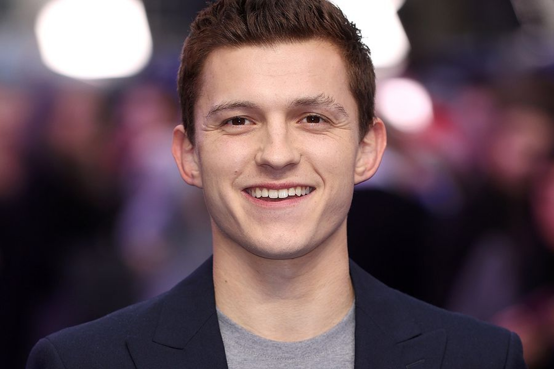 Tom Holland: “Amo ser Spider-Man, pero hay más por hacer que dispararle telarañas a la gente”