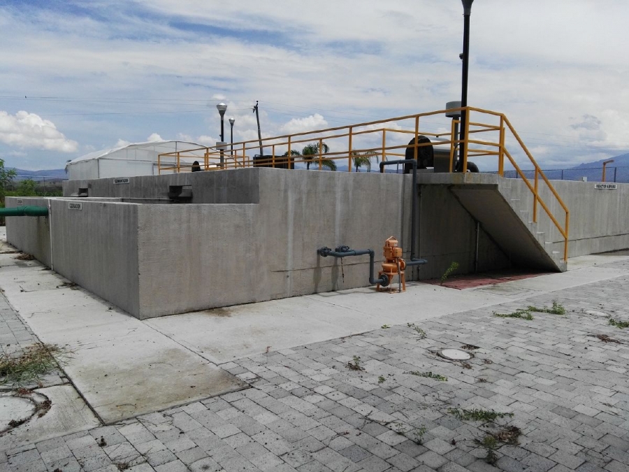 Abandonada, la construcción de planta tratadora de aguas residuales de Coatetelco