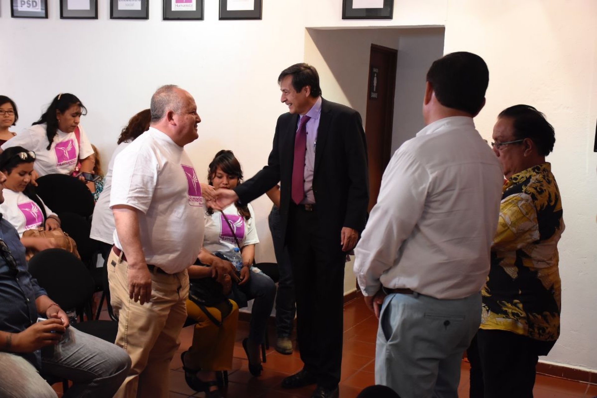 Mario Rojas se registra como candidato a gobernador por el Partido Humanista
