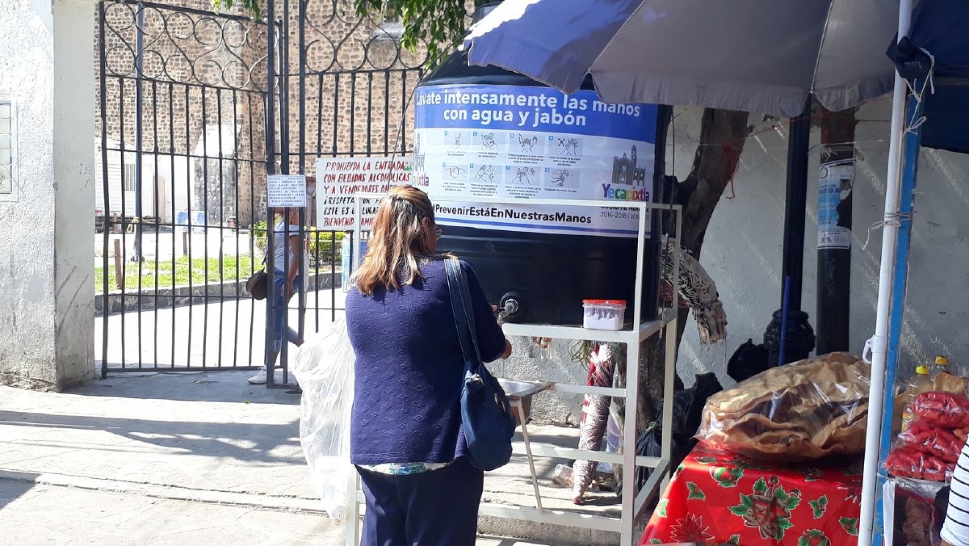 Instalan lavamanos en accesos al centro de Yecapixtla