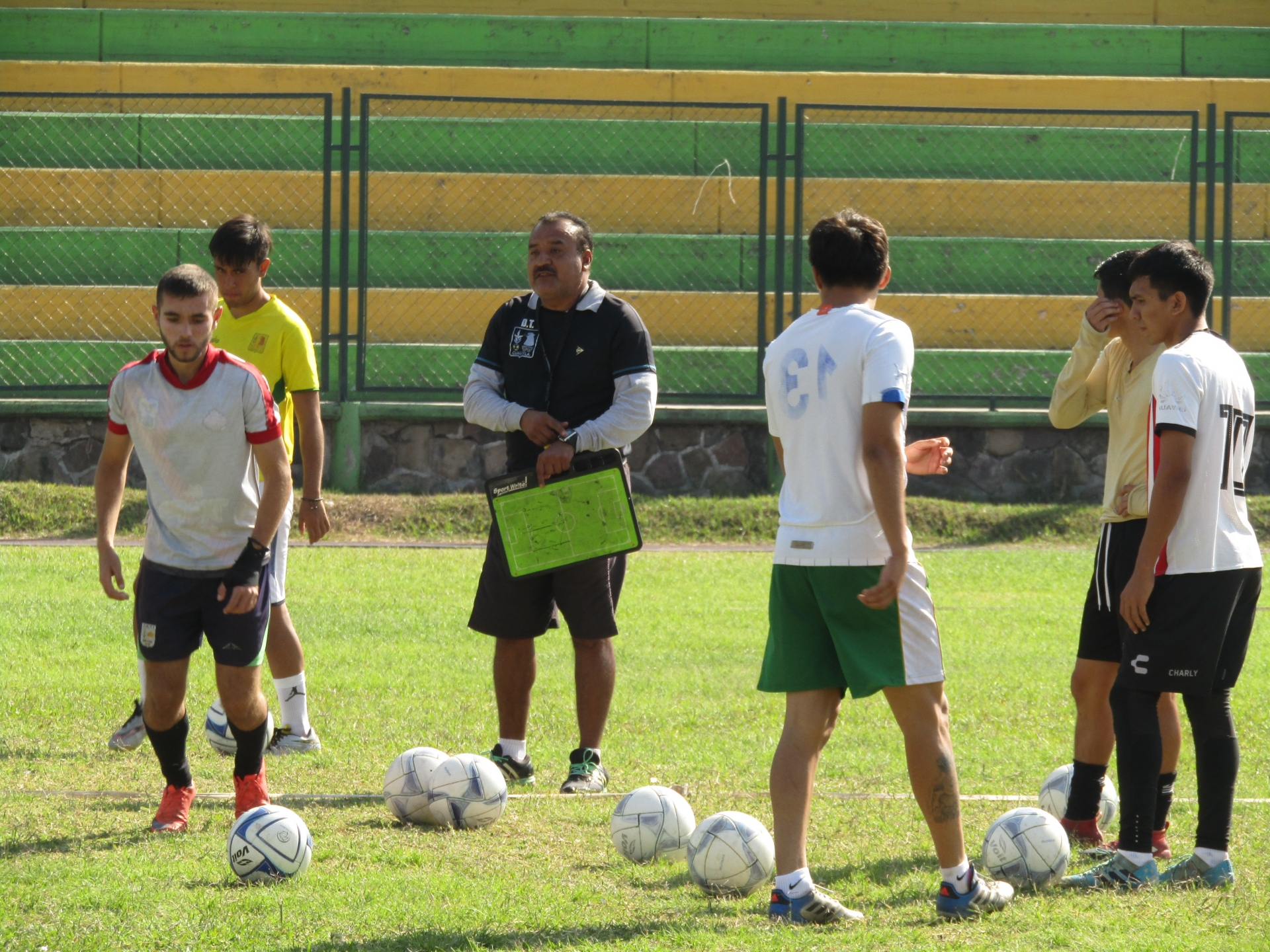 Arroceros suma punto importante ante Aguacateros