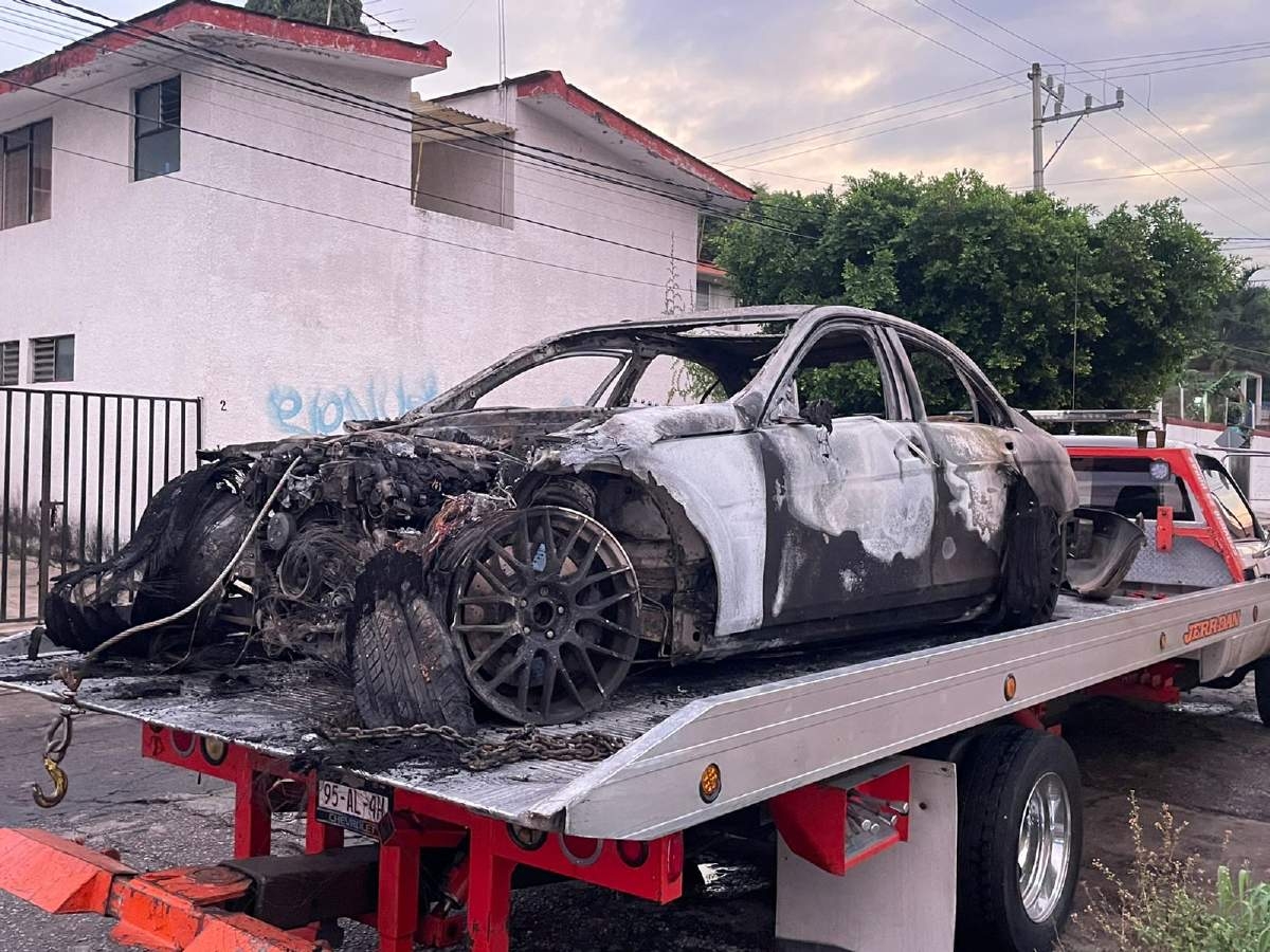 Choque entre dos autos deja un muerto y dos heridos