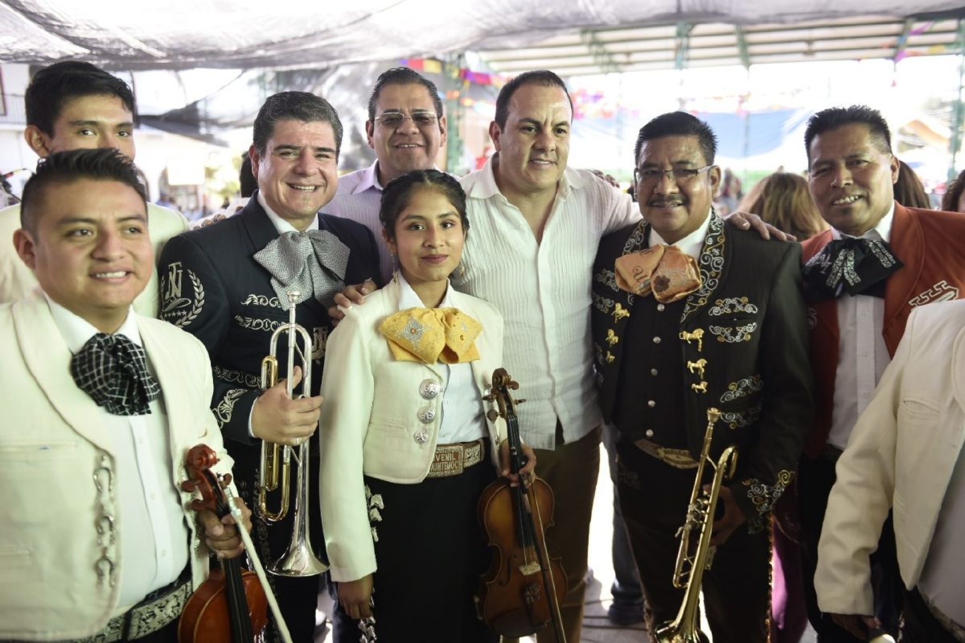 Estrenan mariachis festejo