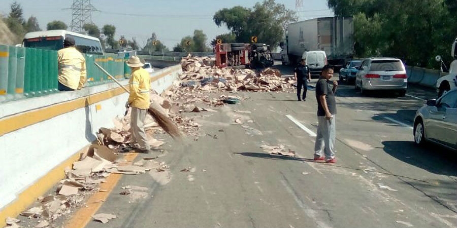 Se registra accidente de tráiler en la autopista México-Cuernavaca