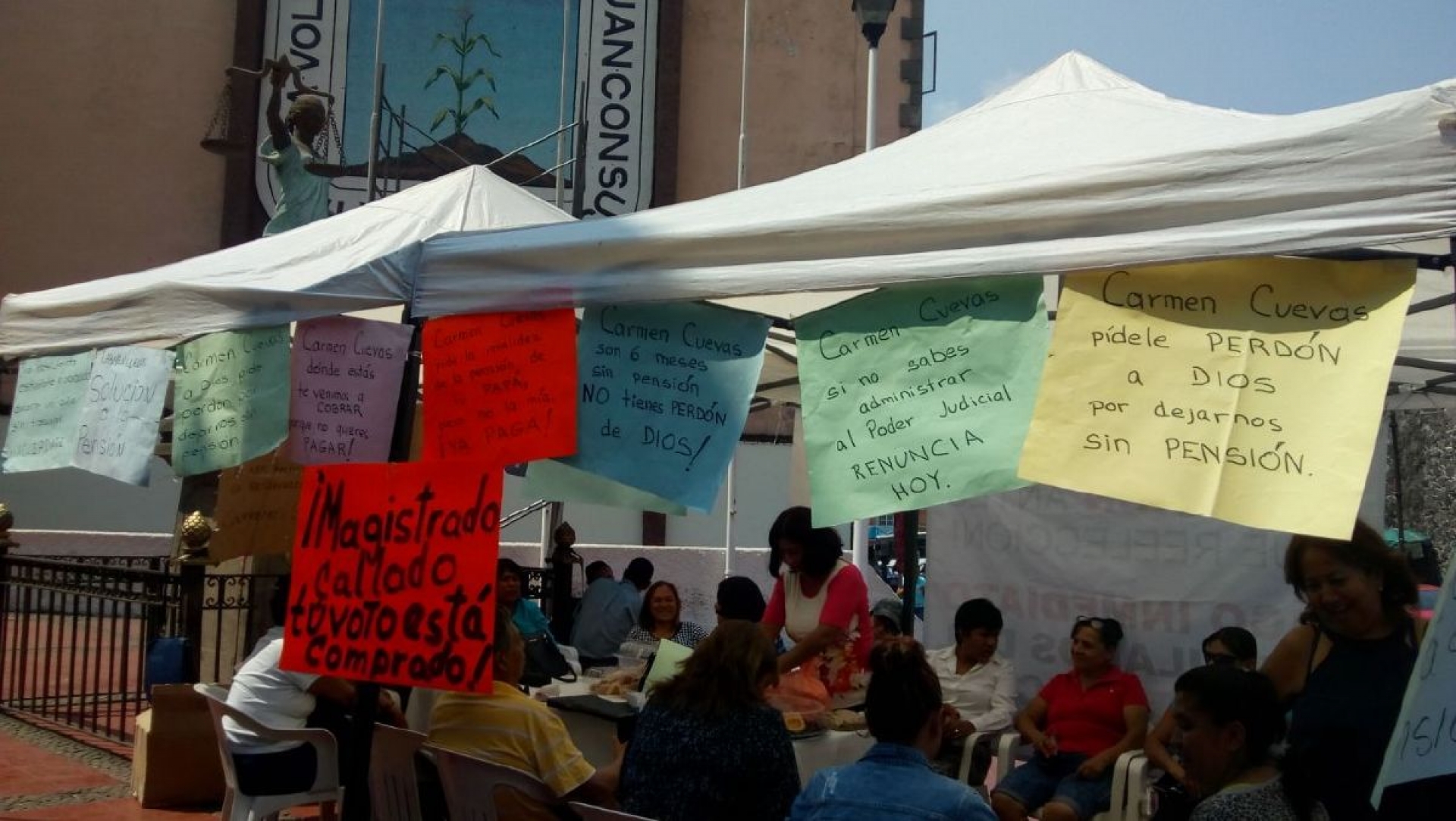 Sigue la protesta en el TSJ