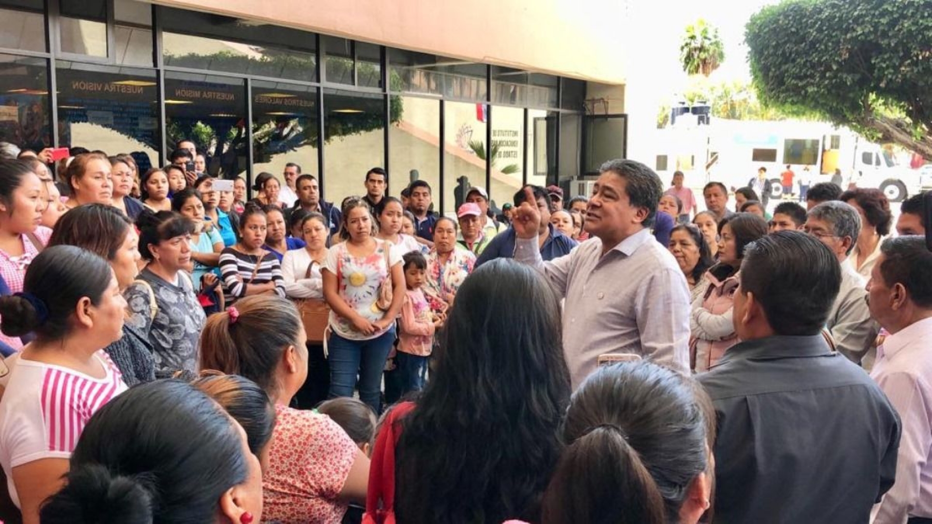 Protestan por falta de aulas en Primaria de Xoxocotla