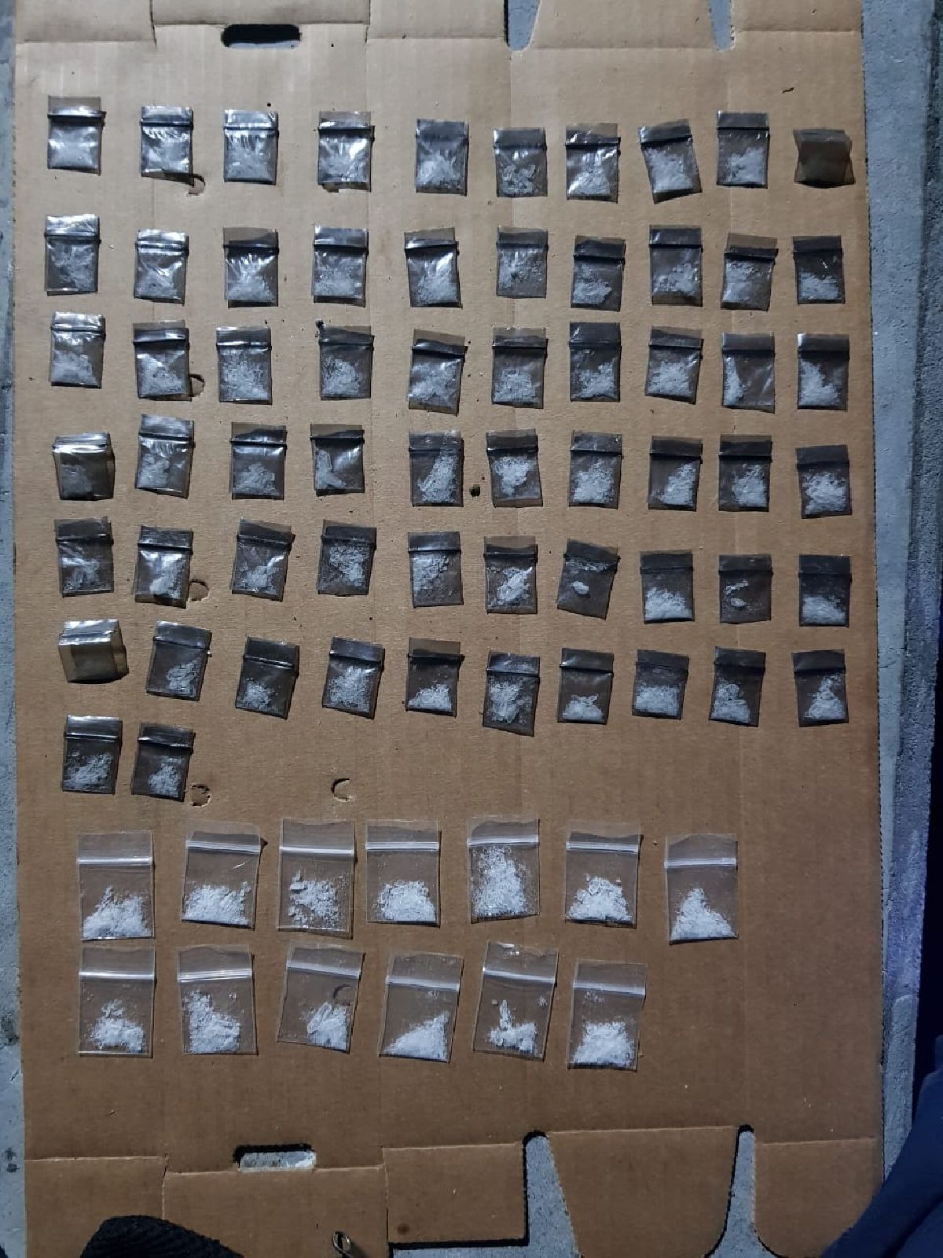 Arrestan a pareja con 70 dosis de “cristal”