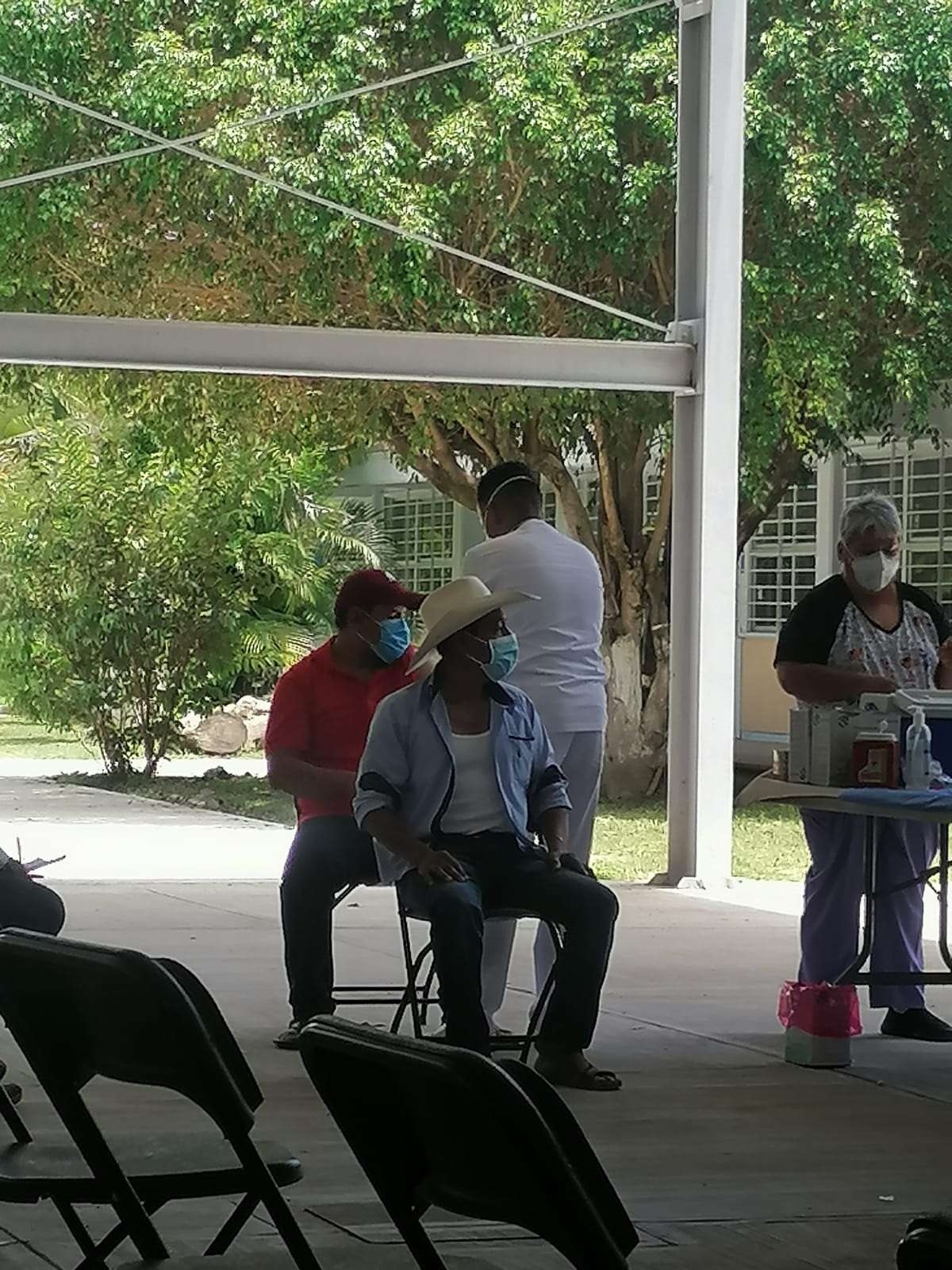 Aplican vacuna anticovid a sectores 30-39 y 40-49 años en Coatetelco