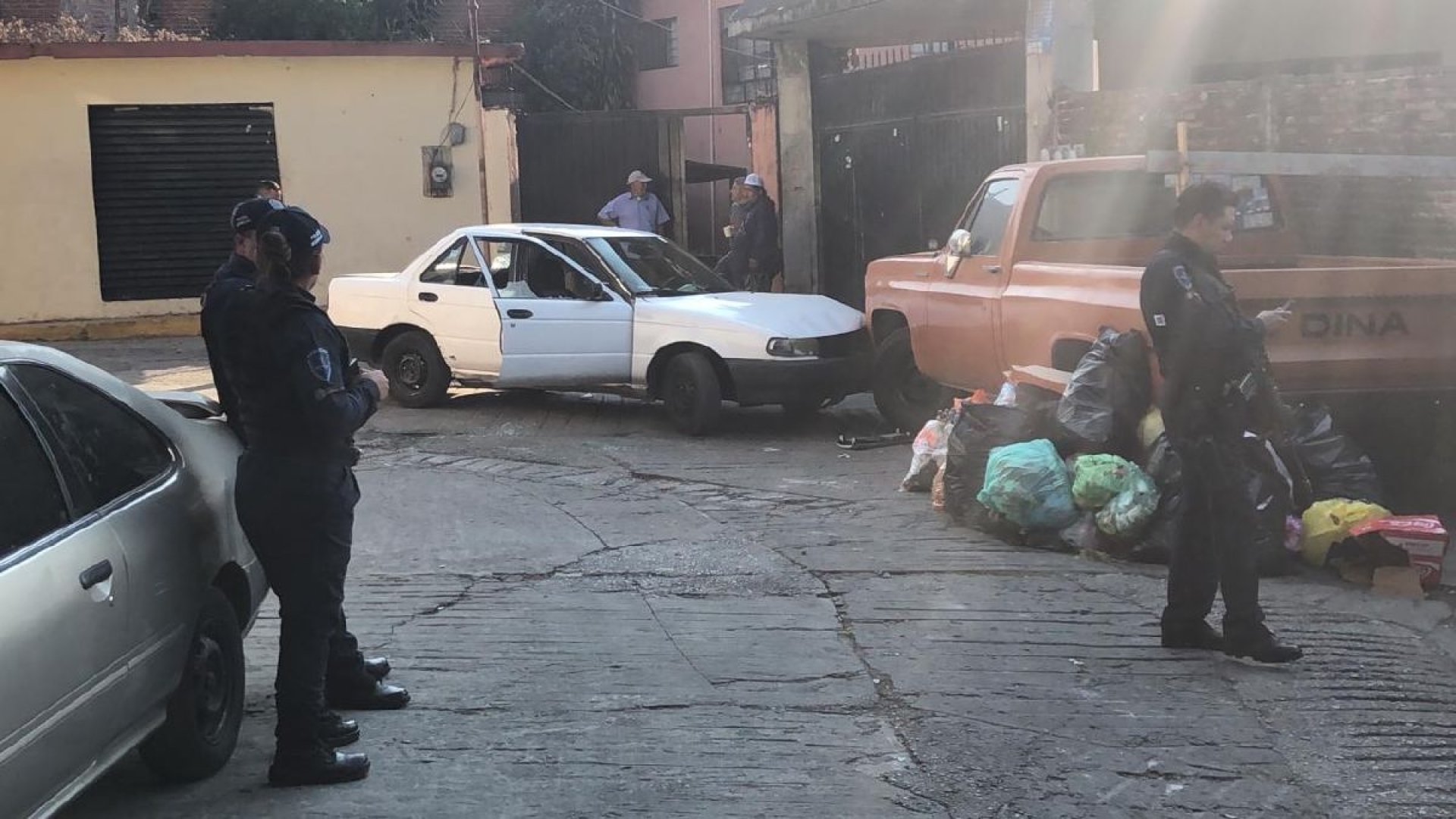 Hieren a tiros a un expolicía vial en Chamilpa