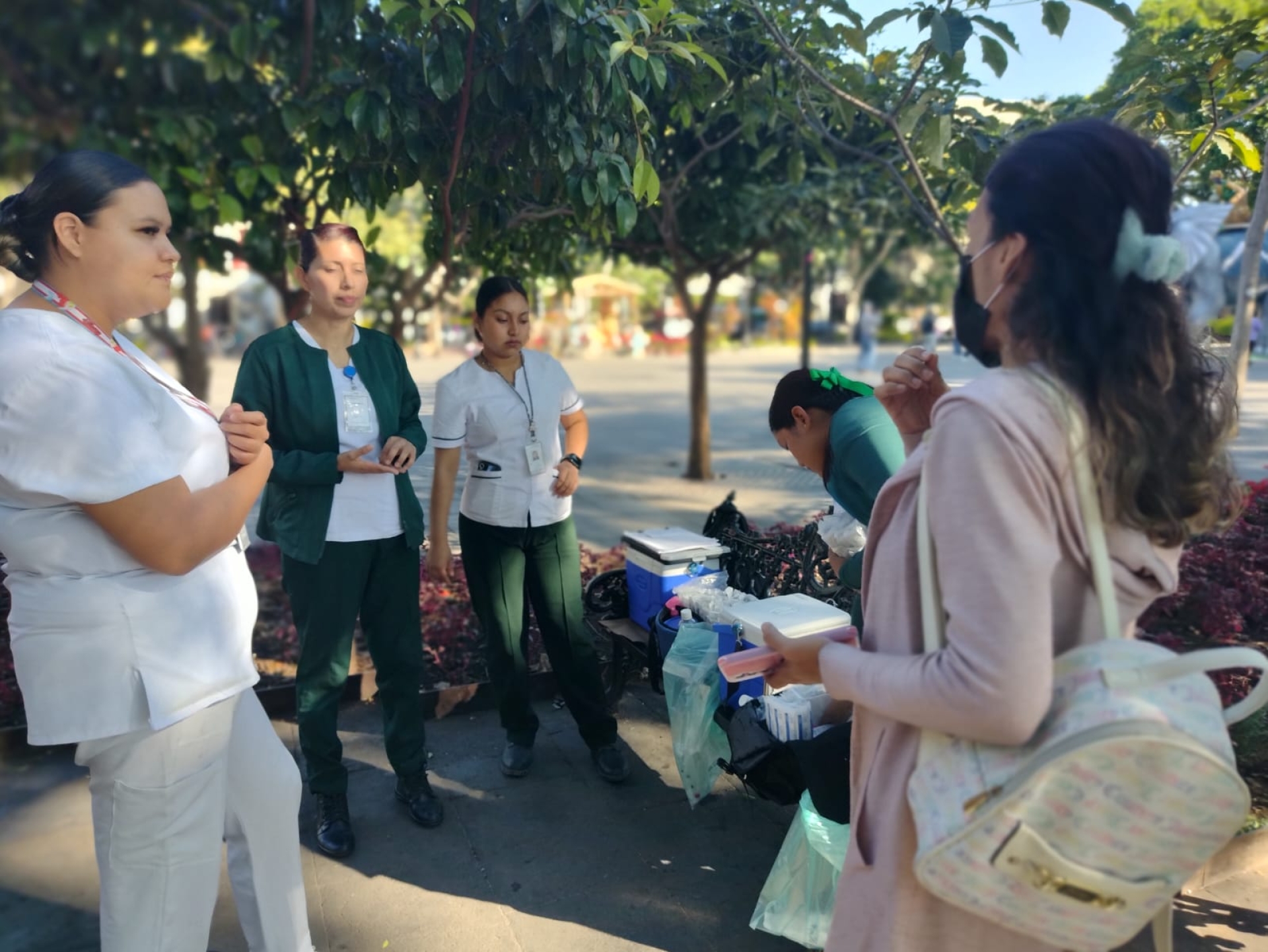 Mantiene IMSS activas brigadas de vacunación en temporada invernal y decembrina