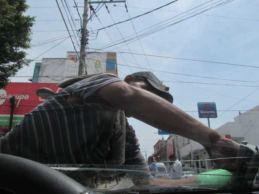 Capacitan a limpiaparabrisas para que sean promotores turísticos en Jojutla