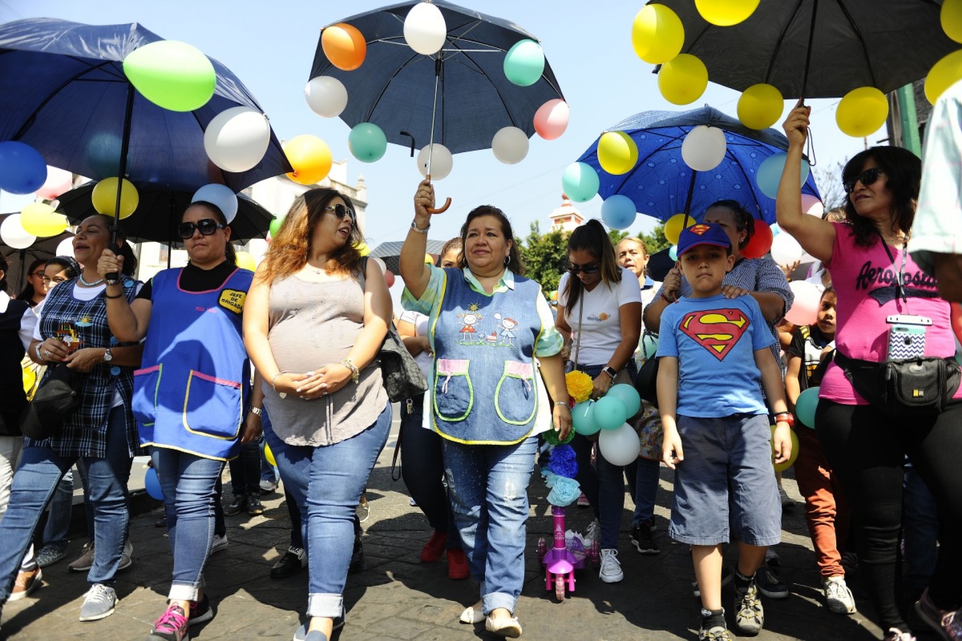 Nutrida marcha a favor de los subsidios a estancias infantiles