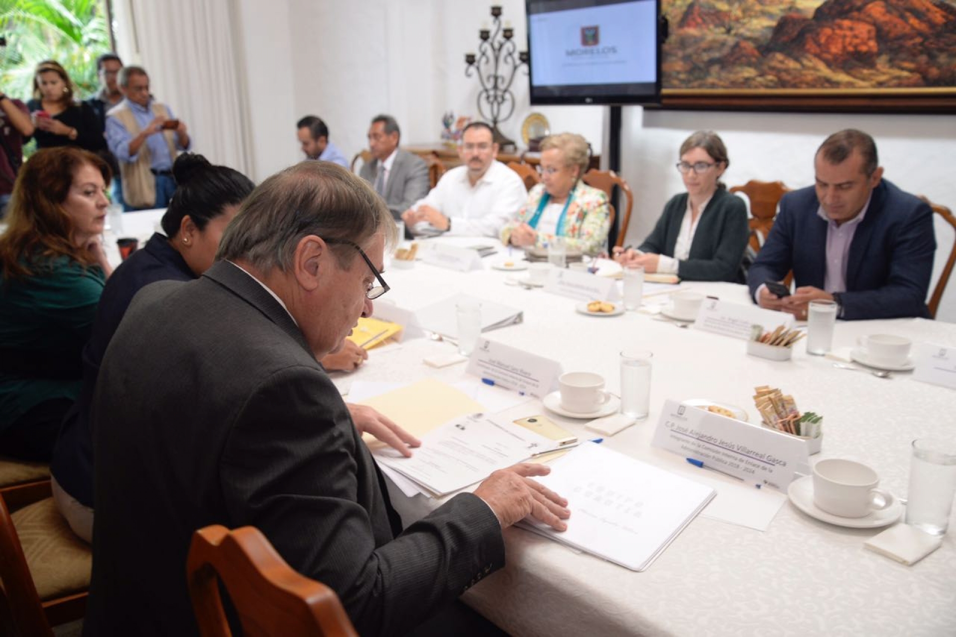 Se reúnen comisiones de transición