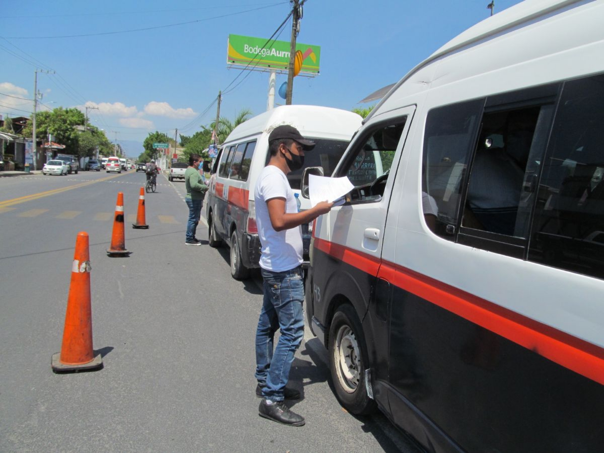 Obligatorio para choferes y usuarios, el cubrebocas en Tlaquiltenango