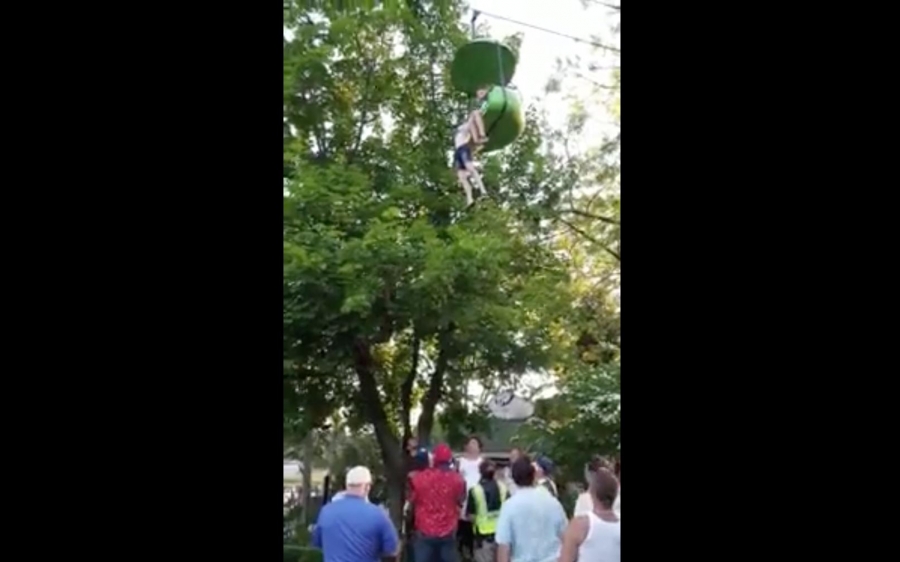 Atrapan a joven que cayó de juego mecánico en Nueva York