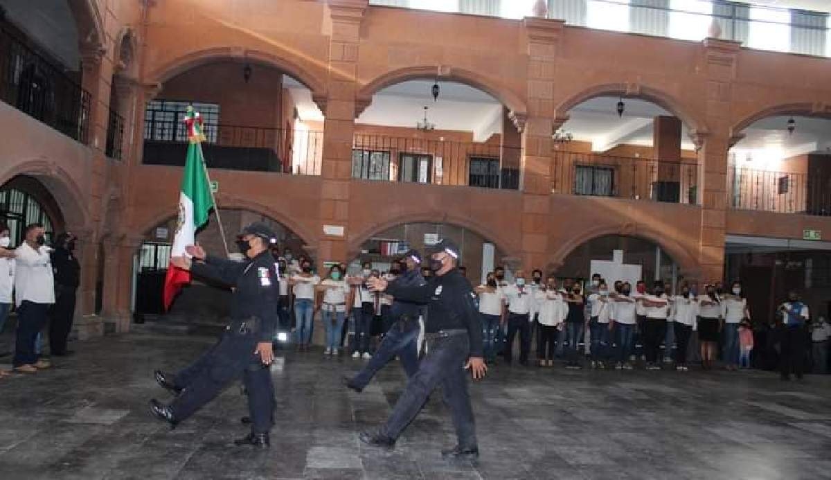 Conmemoran Día de la Bandera en municipios del poniente