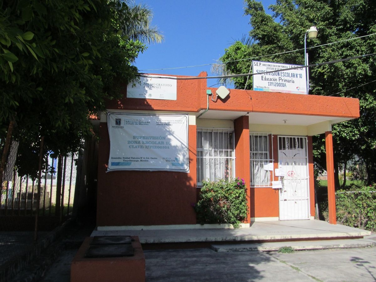 Maestros piden salida de supervisora escolar de Tlaquiltenango