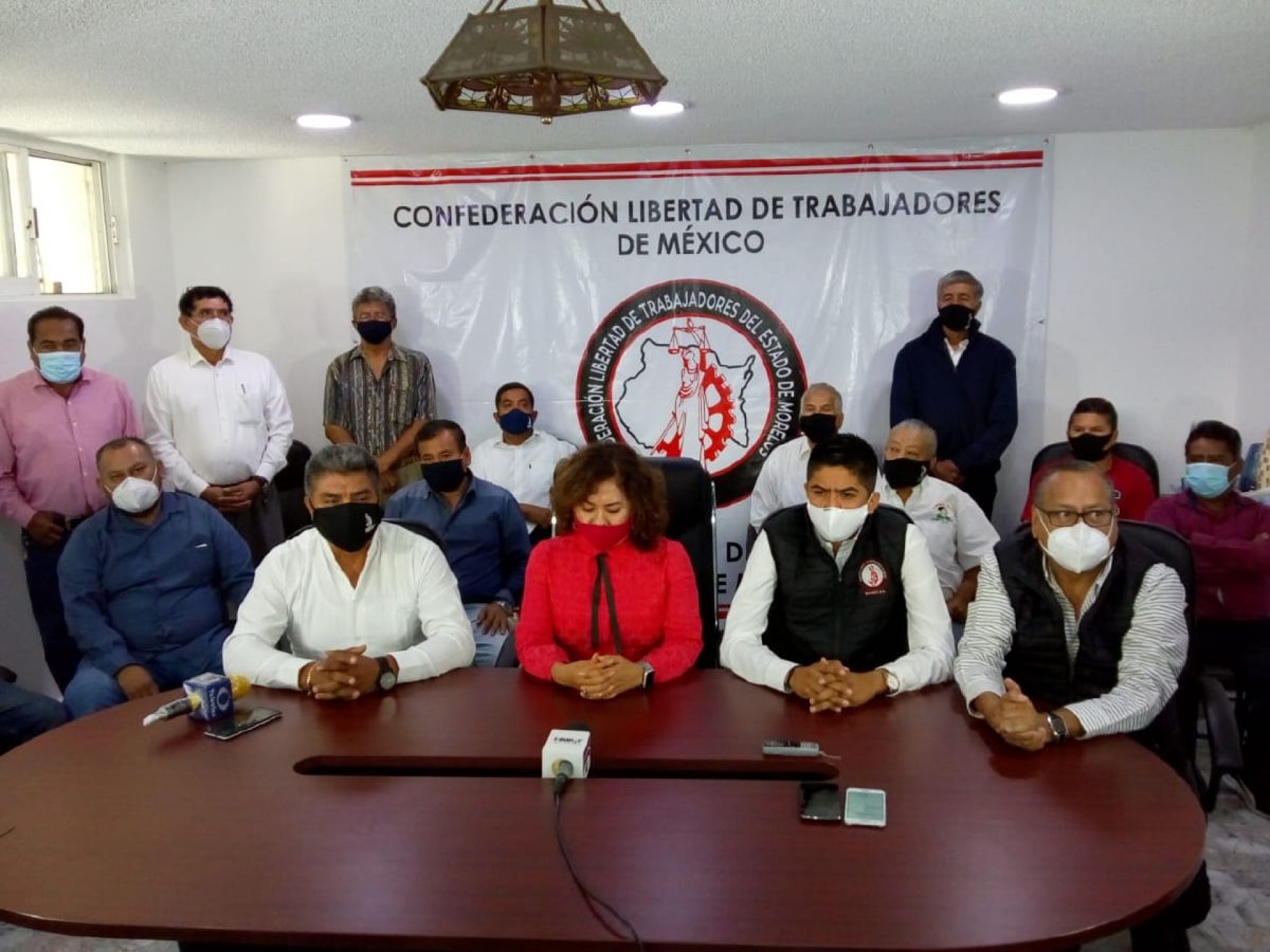 Protestan taxistas contra abusos de grúas