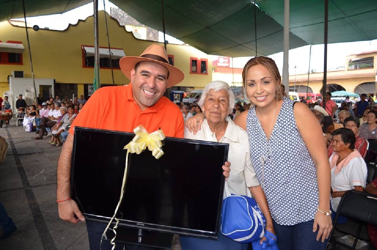 Durante festejo, reconocen en Yautepec la experiencia y sabiduría de los adultos mayores