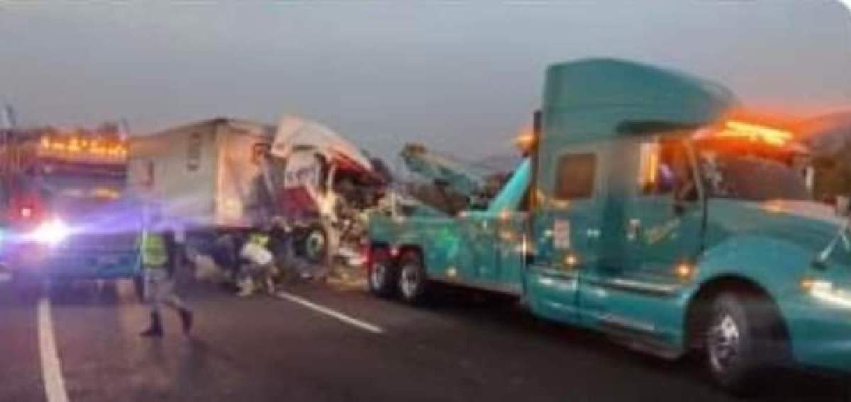 Se impacta tráiler en la autopista La Pera-Cuautla