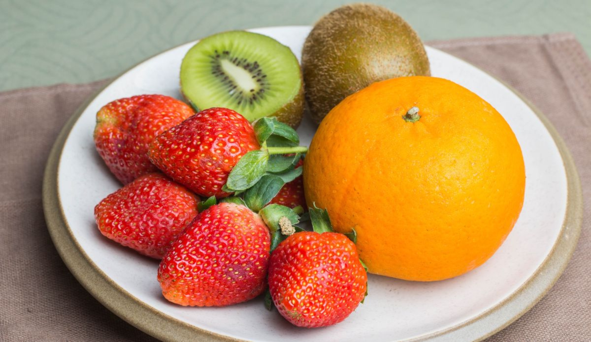 Frutas que nunca debes mezclar con leche para evitar molestias digestivas