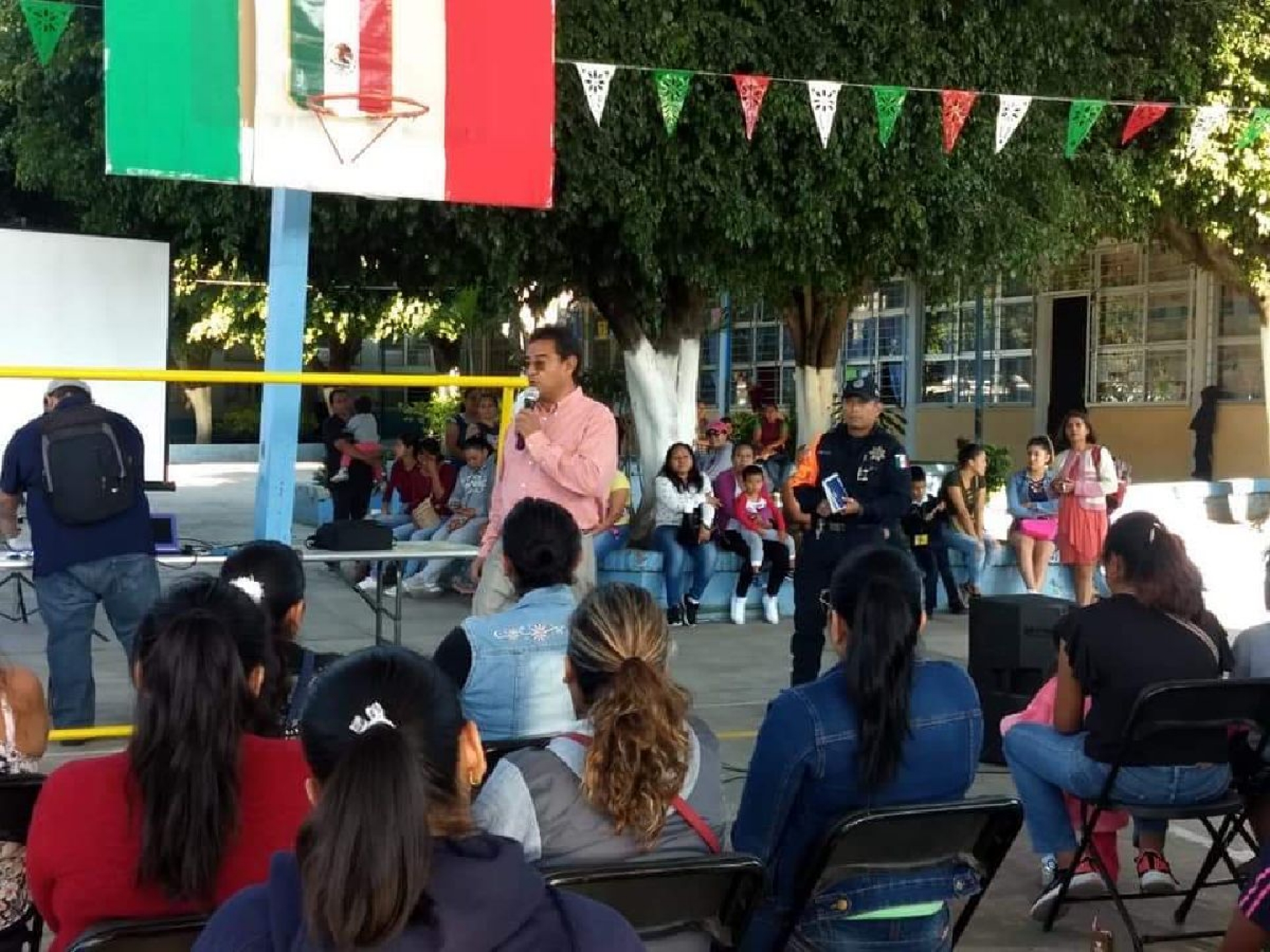Ofrecen taller de omisión de cuidados a padres de familia de Cuautla