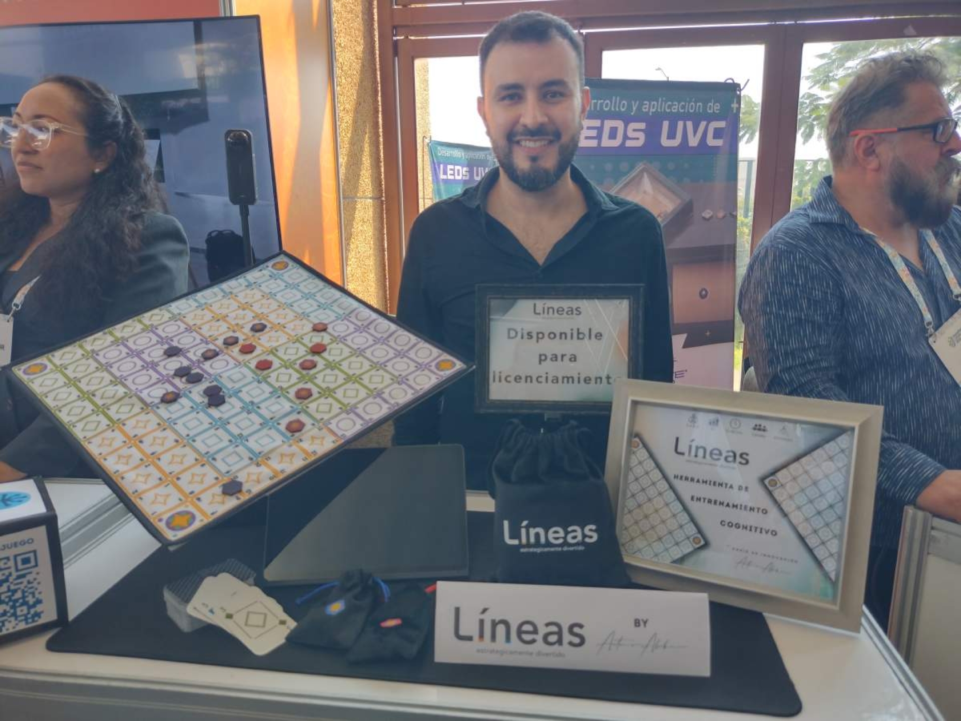 Inventor morelense presenta el juego de mesa 'Líneas'