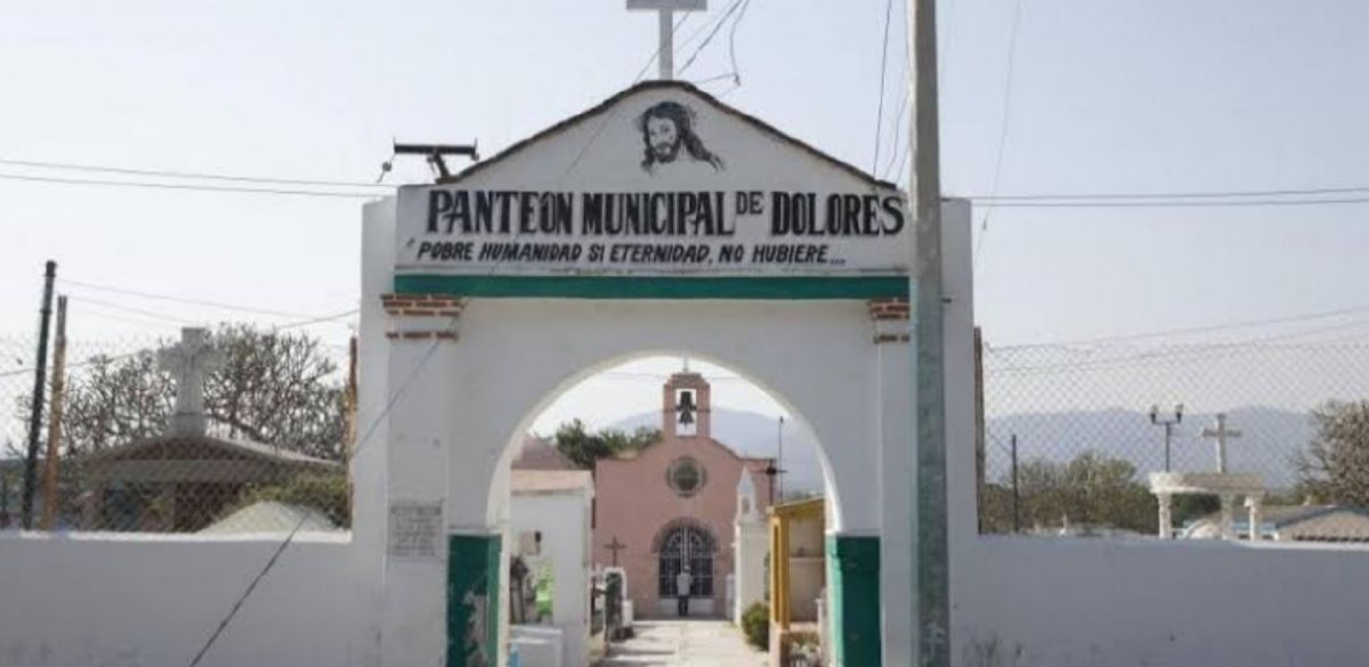Cerrados, los panteones en la zona poniente