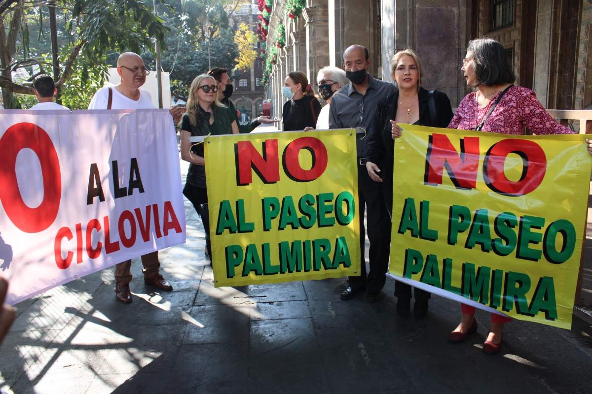 Protestan vecinos de avenida Palmira contra ciclovía
