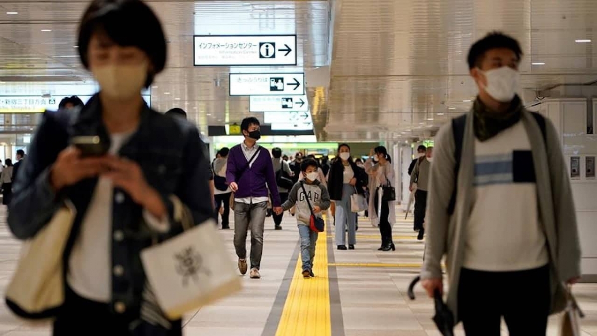 Japón aplicará tercera dosis contra COVID en 2022