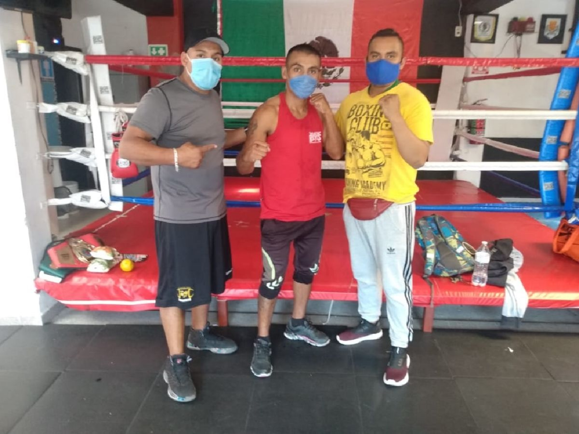 Walter Hernández busca salir con la mano en alto