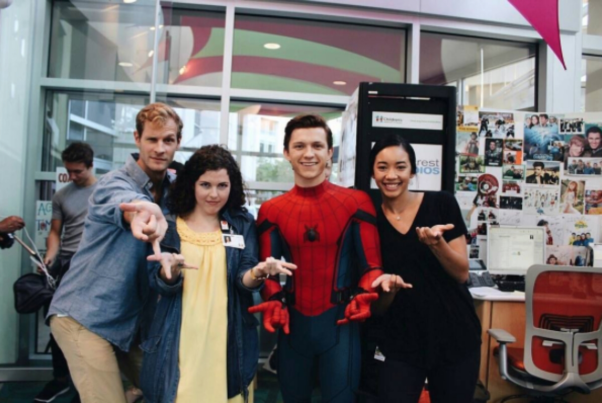 Tom Holland visita un hospital infantil… ¡Vestido de Spider-Man!